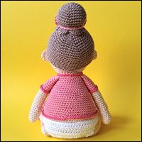 Product afbeelding baby meisje achterkant Baby amigurumi pattern