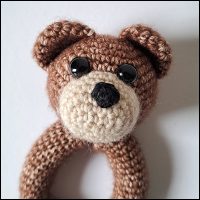 Product afbeelding Benny de rammelaar schuin voorkant Benny the Bear rattle pattern