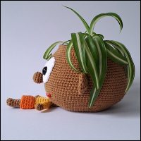 Product afbeelding plantenpop meisje zijkant Doll planter/glasses holder pattern