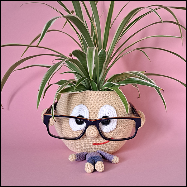 Product afbeelding plantenpopje jongen bril Doll planter/glasses holder pattern