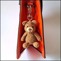 Product afbeelding mini beertje tassenhanger Mini bear pattern