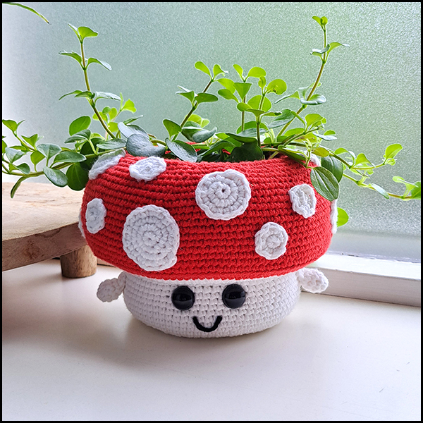 Product afbeelding Paddenstoel plantenpotje voorkant 2 Mushroom planter/crochet buddy pattern
