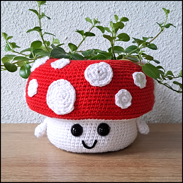 Product afbeelding Paddenstoel plantenpotje voorkant Mushroom planter/crochet buddy pattern