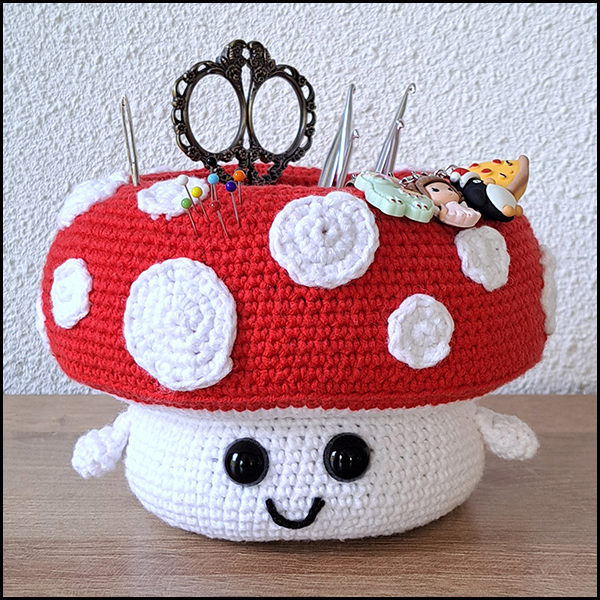 Product afbeelding Paddenstoel voorkant haakhulpje Mushroom planter/crochet buddy pattern