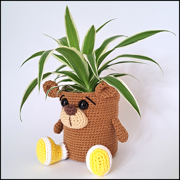 Product afbeelding plantenpotje beer bruin schuin Bear planter pattern