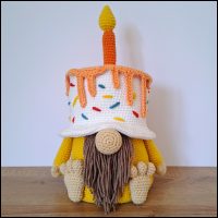Product afbeelding Gnome taart voorkant 2 Cake gnome hollowbelly pattern
