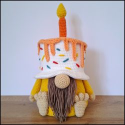 Product afbeelding Gnome taart voorkant 2 Cake gnome hollowbelly pattern