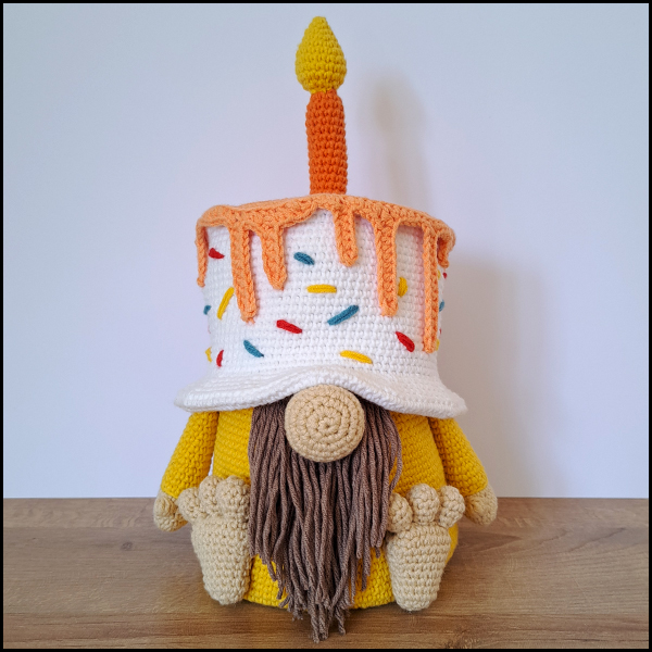 Product afbeelding Gnome taart voorkant 2 Cake gnome hollowbelly pattern