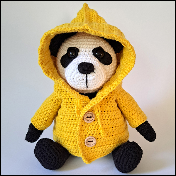 Product afbeelding Benny de panda met jas Benny the (panda)bear pattern