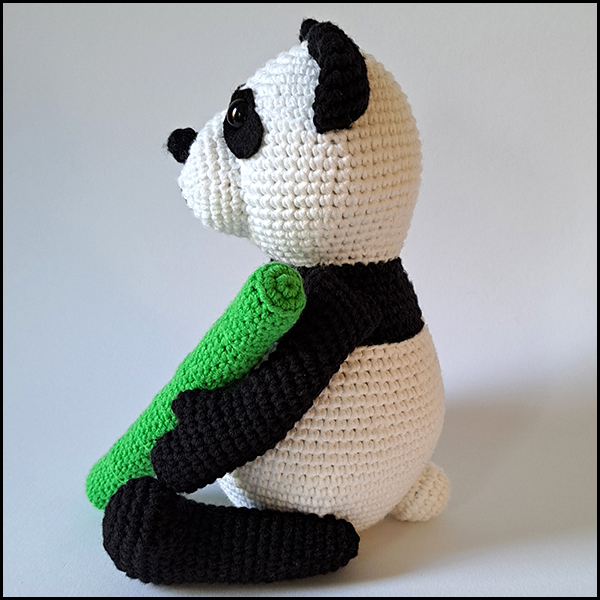 Product afbeelding Benny de panda zijkant Benny the (panda)bear pattern