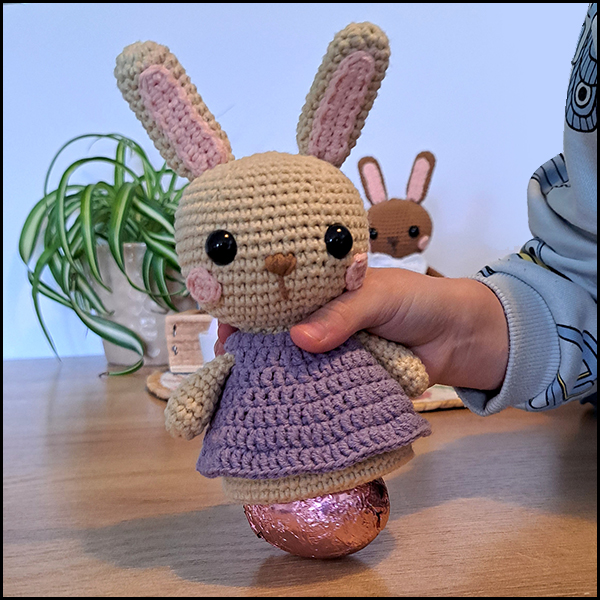 Product afbeelding Eierwarmer konijn Benjamin Easter bunny egg warmer and amigurumi pattern