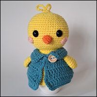 Product afbeelding eierwarmer kuiken voorkant Chick egg warmer and amigurumi pattern