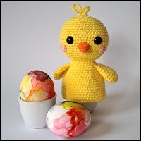 Product afbeelding eierwarmer kuiken zonder jas Chick egg warmer and amigurumi pattern