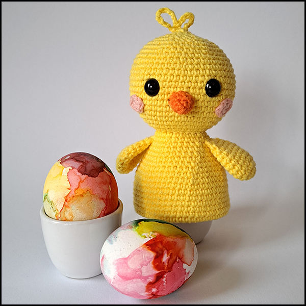 Product afbeelding eierwarmer kuiken zonder jas Chick egg warmer and amigurumi pattern