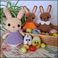 Product afbeelding konijnen samen Easter bunny egg warmer and amigurumi pattern